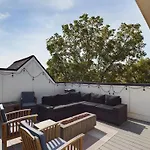 Country Lyric - Mins To Downtown - Rooftop Deck