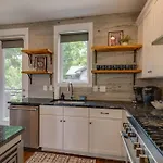 Walkable Hotspot Bars Nearby Broadway Close Holiday home *
