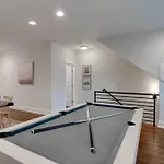 Holiday home Unforgettable Townhome-close To Broadway-10 Beds!