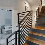 Unforgettable Townhome-close To Broadway-10 Beds! *