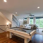 Unforgettable Townhome-close To Broadway-10 Beds!