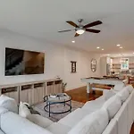 Holiday home Unforgettable Townhome-close To Broadway-10 Beds! *