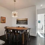 Holiday home Epic Location- Steps From 12th S, Sleep12 *