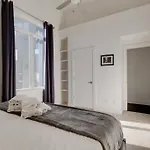 Holiday home Epic Location- Steps From 12th S, Sleep12