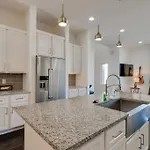 Epic Location- Steps From 12th S, Sleep12 Holiday home