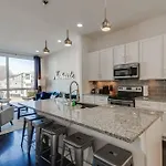 Holiday home Epic Location- Steps From 12th S, Sleep12