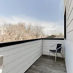 Holiday home Rooftop Fun, Walk To The Gulch And 12th S Near Broadway