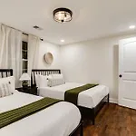 Holiday home Newly Remodeled! Beautiful 3bd In East Nash!