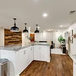 Newly Remodeled! Beautiful 3bd In East Nash! Holiday home Nashville