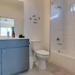 Spacious Only 2 Mi To Broadway Holiday home *