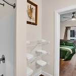Chateau De Capri W Pool Gym Free Parking Apartment Nashville