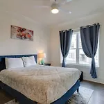 Spacious Only 2 Mi To Broadway Holiday home