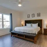 Spacious Only 2 Mi To Broadway Holiday home