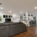 Newly Remodeled! Beautiful 3bd In East Nash! Holiday home