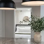 Holiday home Newly Remodeled! Beautiful 3bd In East Nash! *