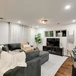 Newly Remodeled! Beautiful 3bd In East Nash! Holiday home