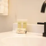 Newly Remodeled! Beautiful 3bd In East Nash! Holiday home Nashville