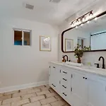 Newly Remodeled! Beautiful 3bd In East Nash! Holiday home *