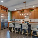 Luxury Townhome! Rooftop-game Room! Near Broadway! Holiday home