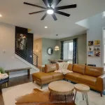 Luxury Townhome! Rooftop-game Room! Near Broadway! Holiday home Nashville