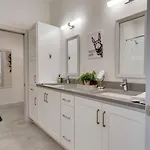 Chic Condo, 2mi To Downtown, Sleeps 8, By Geodis *