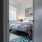 Beautiful 3 Bedroom! Near Broadway-12th S-gulch Holiday home Nashville