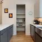 Holiday home Beautiful 3 Bedroom! Near Broadway-12th S-gulch