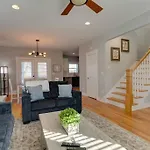 Holiday home 3 Bedroom Home- Huge Yard For Pets 4 Miles To Broadway Nashville