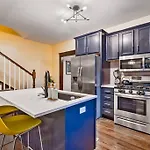 Bright In Hip East Walk To 5 Points - Only 2 Miles To Downtown *