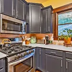 Bright In Hip East Walk To 5 Points - Only 2 Miles To Downtown Holiday home Nashville