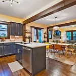 Bright In Hip East Walk To 5 Points - Only 2 Miles To Downtown * Nashville