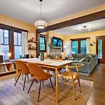Holiday home Bright In Hip East Walk To 5 Points - Only 2 Miles To Downtown