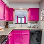 Vibrant Riverfront 2Bd With A Pool