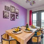 Vibrant Riverfront 2bd With A Pool Nashville