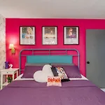 Vibrant Riverfront 2bd With A Pool Nashville