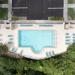 Vibrant Riverfront 2Bd With A Pool