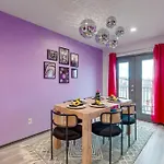 Vibrant Riverfront 2bd With A Pool Apartment