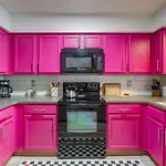 Vibrant Riverfront 2bd With A Pool Apartment
