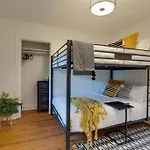 Sleep 8 In Our Cozy Colonial 2Miles From Broadway