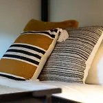 Sleep 8 In Our Cozy Colonial 2Miles From Broadway