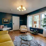 Sleep 8 In Our Cozy Colonial 2miles From Broadway