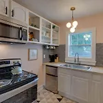 Sleep 8 In Our Cozy Colonial 2miles From Broadway Apartment Nashville