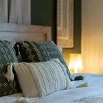 Sleep 8 In Our Cozy Colonial 2miles From Broadway Apartment
