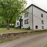 Sleep 8 In Our Cozy Colonial 2Miles From Broadway