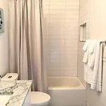 Holiday home Renovated Pink Palace, Walkable Location