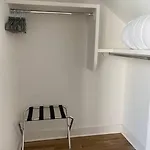 Renovated Pink Palace, Walkable Location Holiday home *