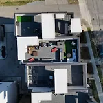 Holiday home Renovated Pink Palace, Walkable Location