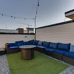 Holiday home Renovated Pink Palace, Walkable Location