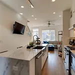 Renovated Pink Palace, Walkable Location *