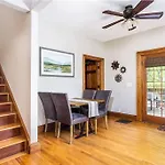 Holiday home Prime Location In 12south, Walkable To Shopping & Dining *